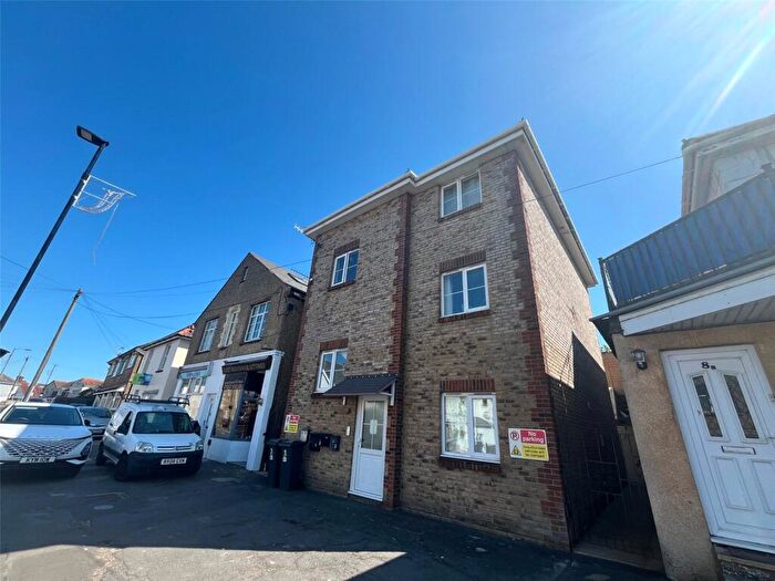 2 Bedroom Flat To Rent In Sandown Road, PO36