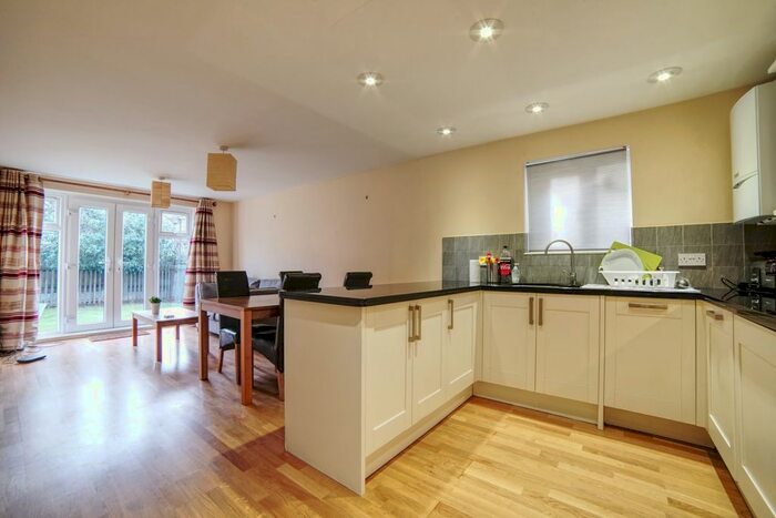 2 Bedroom Flat To Rent In Whites Grounds, London, SE1