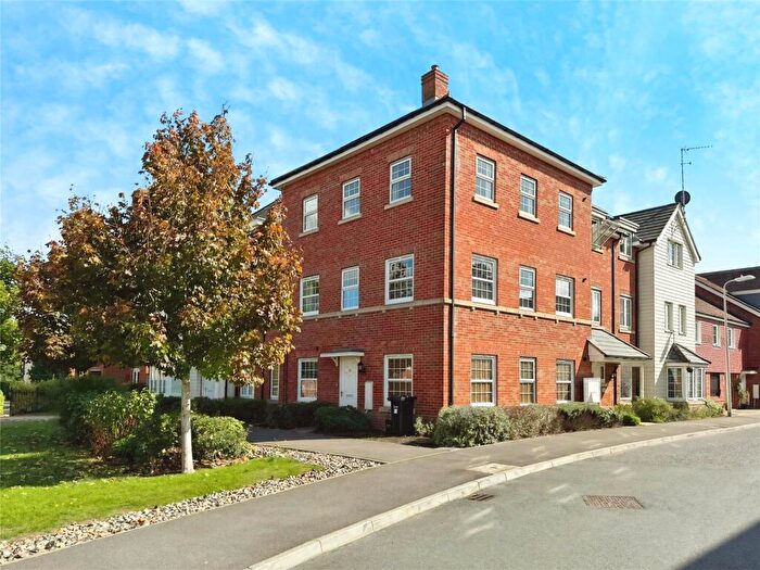 2 Bedroom Apartment For Sale In Clover Rise, Woodley, Reading, RG5