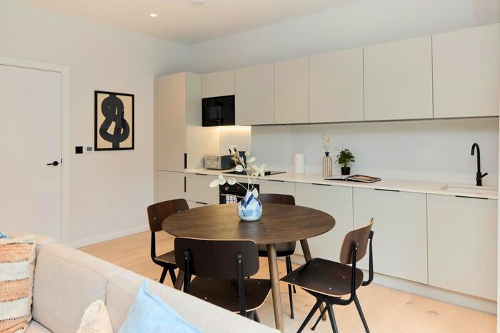 2 Bedroom Apartment For Sale In The Royal Majestic Apartments - Brondesbury, NW2
