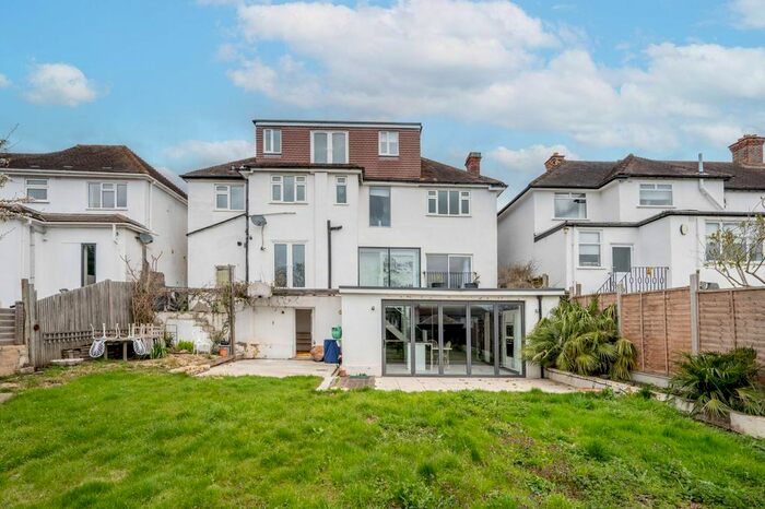 6 Bedroom Property To Rent In Covington Way, Streatham Common, London, SW16