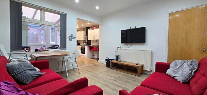 5 Bedroom House To Rent In Balfour Road, Nottingham, NG7