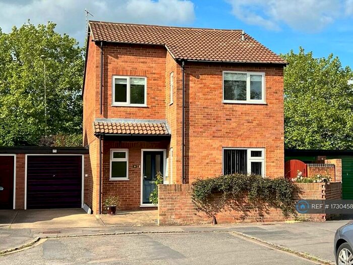 4 Bedroom Detached House To Rent In Rainbow Way, Abingdon, OX14