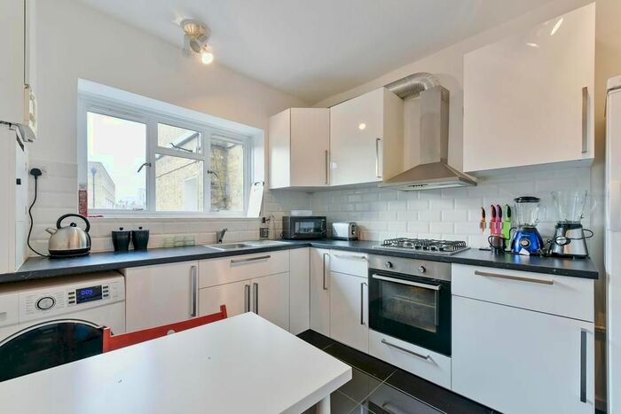 3 Bedroom Flat To Rent In Kerbey Street, London, E14