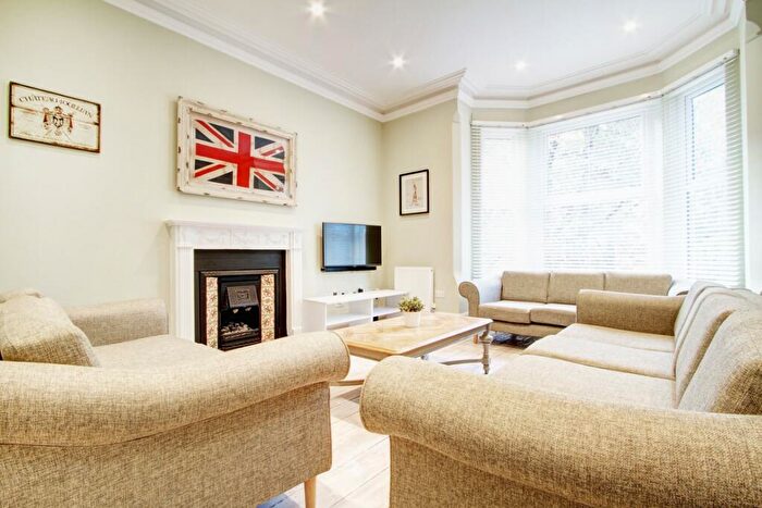 10 Bedroom Terraced House To Rent In Waterloo Road, Nottingham, NG7