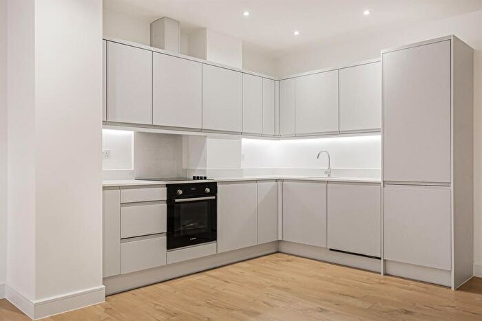 1 Bedroom Apartment For Sale In Gosbrook Road, Caversham, Reading, RG4