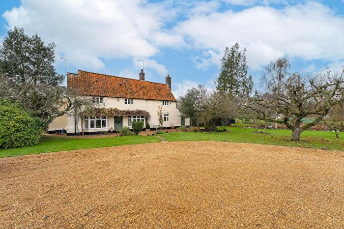 3 Bedroom Farm House For Sale In Bintree Road, Billingford, NR20