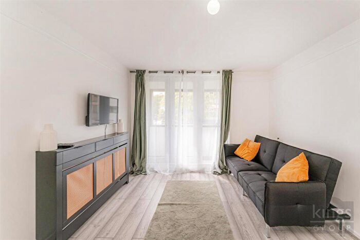 1 Bedroom House For Sale In Hamilton Close, London, N17