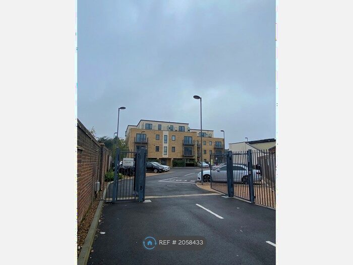 1 Bedroom Flat To Rent In Westgate Court, Hillingdon, Uxbridge, UB10