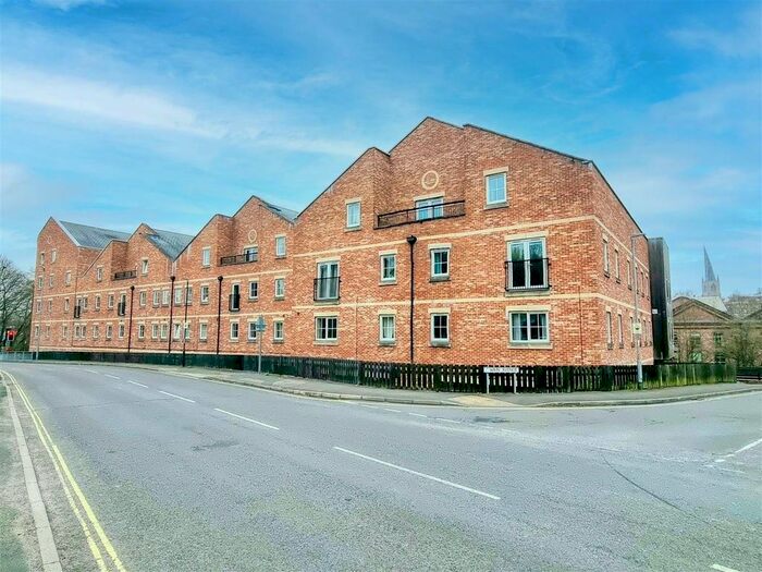 2 Bedroom Flat To Rent In Piccadilly Heights, Wain Avenue, Chesterfield, Derbyshire, S41