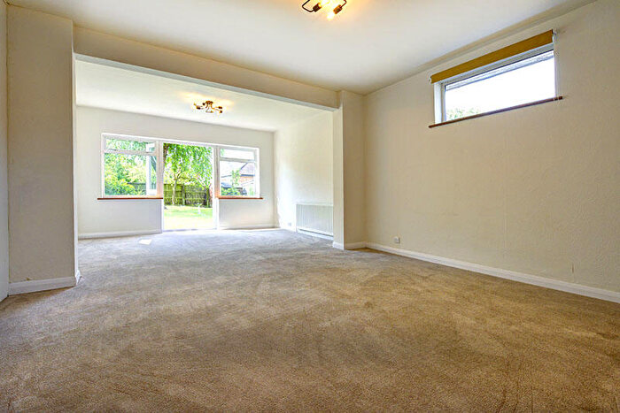 3 Bedroom Semi-Detached Bungalow To Rent In Billy Lows Lane, Potters Bar, Hertfordshire, EN6