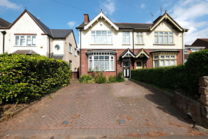 3 Bedroom Semi-Detached House For Sale In Moss Grove, Kingswinford, DY6