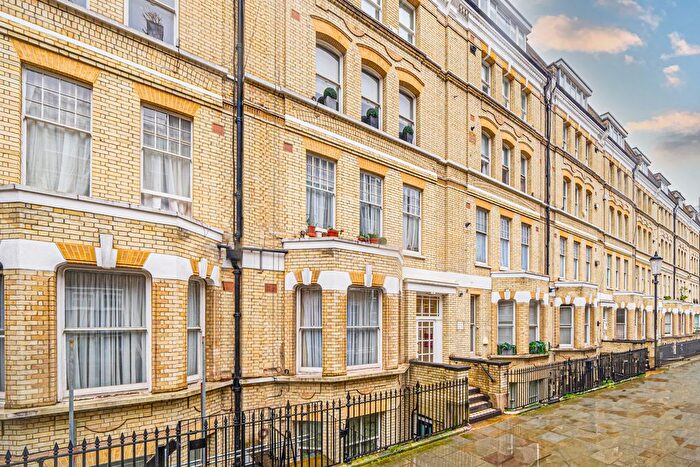 2 Bedroom Flat For Sale In Elm Park Gardens, Chelsea, London, United Kingdom, SW10