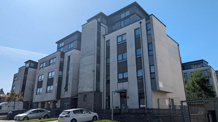 2 Bedroom Flat To Rent In Colonsay Close, Edinburgh, EH5