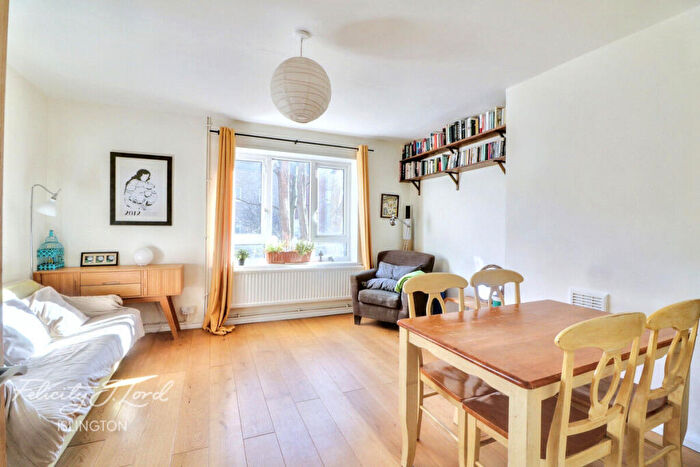 2 Bedroom Apartment To Rent In Nightingale Road, London, N1