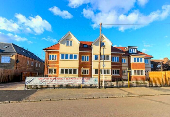 2 Bedroom Apartment To Rent In Roe Green Lane, Hatfield, AL10