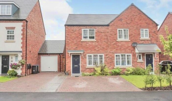 2 Bedroom Semi-Detached House To Rent In Hawthorn Way, Birmingham, B38