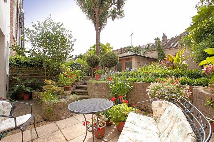 2 Bedroom Flat To Rent In Belsize Crescent, Belsize Park, NW3