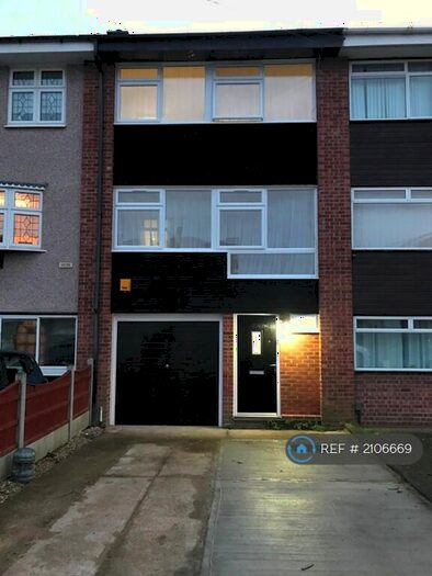 4 Bedroom Terraced House To Rent In Petworth Way, Hornchurch, RM12