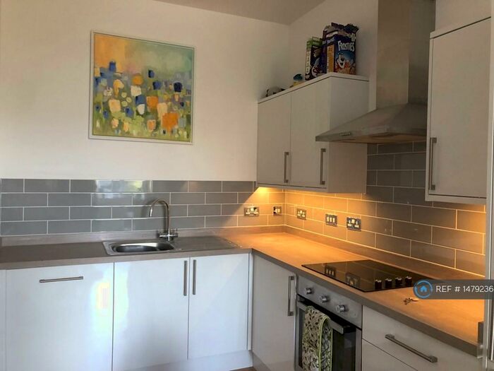 1 Bedroom Flat To Rent In Providence House, Hook, RG27