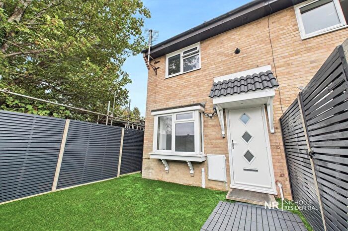 1 Bedroom Semi-Detached House To Rent In Ashlyns Way, Chessington, Surrey., KT9