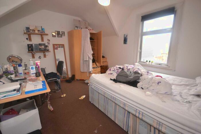 6 Bedroom Terraced House To Rent In London Road, Reading, RG1