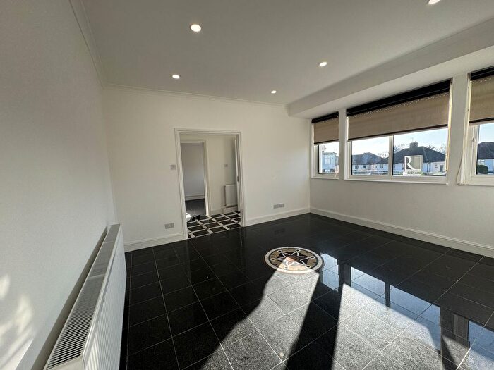 2 Bedroom Bungalow To Rent In Ridge Close, London, NW4