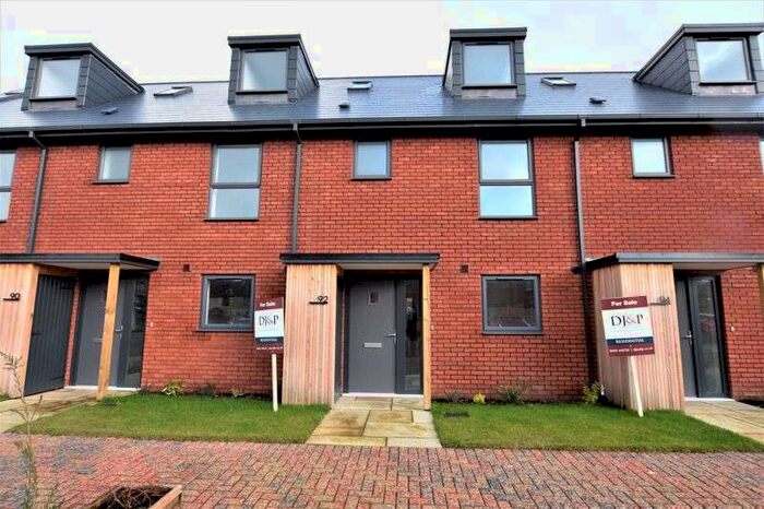 3 Bedroom Property To Rent In High Street, Cam, GL11