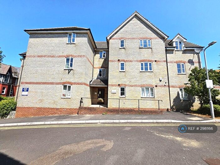 2 Bedroom Flat To Rent In The Firs, Bournemouth, BH1