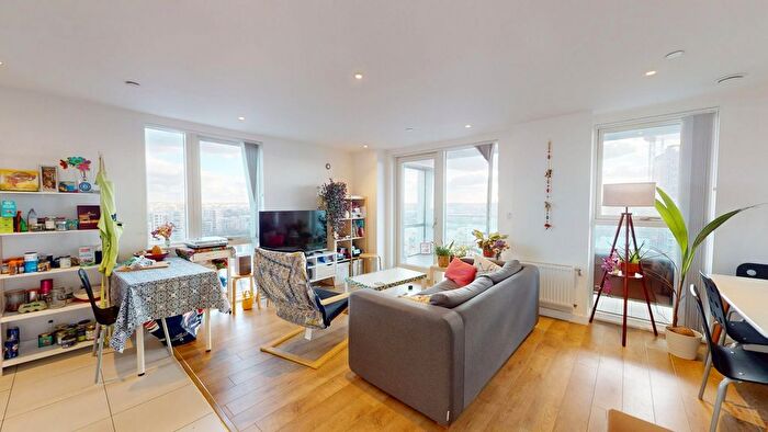 2 Bedroom Flat To Rent In Bessemer Place, London, SE10