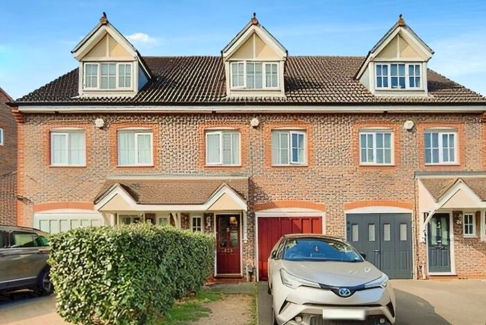 3 Bedroom House To Rent In Sandpiper Road, Cheam, Sutton, SM1