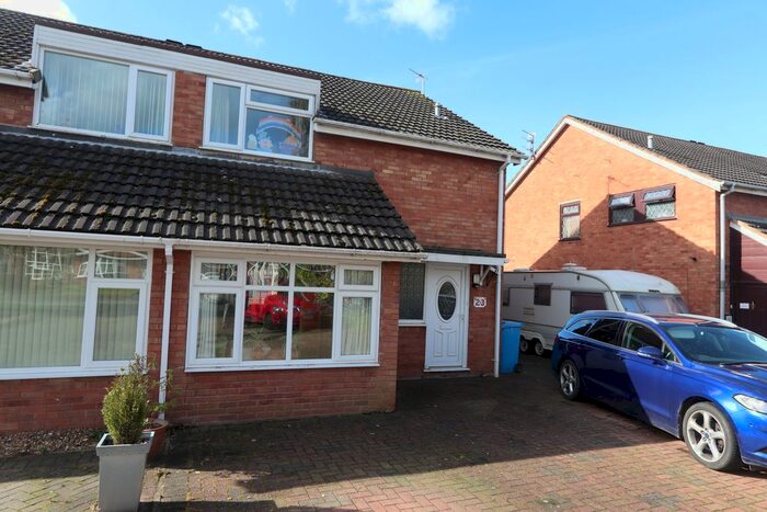 3 Bedroom Semi-Detached House To Rent In Francis Close, Penkridge, Stafford, ST19