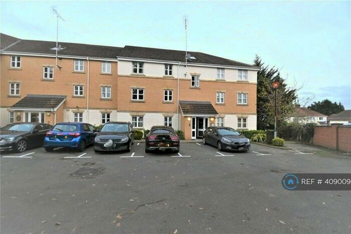 2 Bedroom Flat To Rent In Scholars Walk, Langley, Slough, SL3