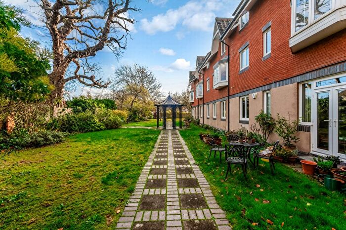 1 Bedroom Flat For Sale In Dulwich Mead, Half Moon Lane, Herne Hill, SE24