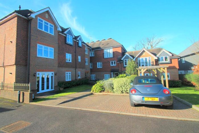 2 Bedroom Flat To Rent In Bedroom Ground Floor Flat In Warlingham, CR6