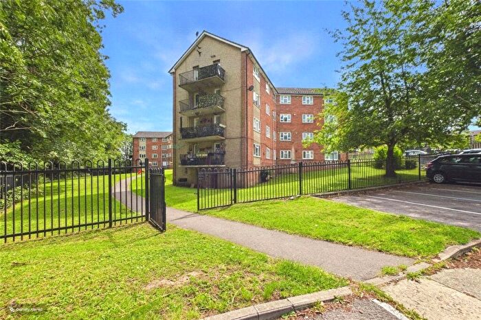 2 Bedroom Apartment To Rent In Hunters Hill, Burghfield Common, Reading, Berkshire, RG7