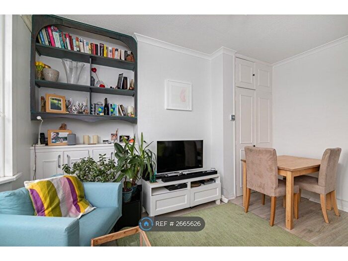 2 Bedroom Flat To Rent In Derrick Gardens, London, SE7
