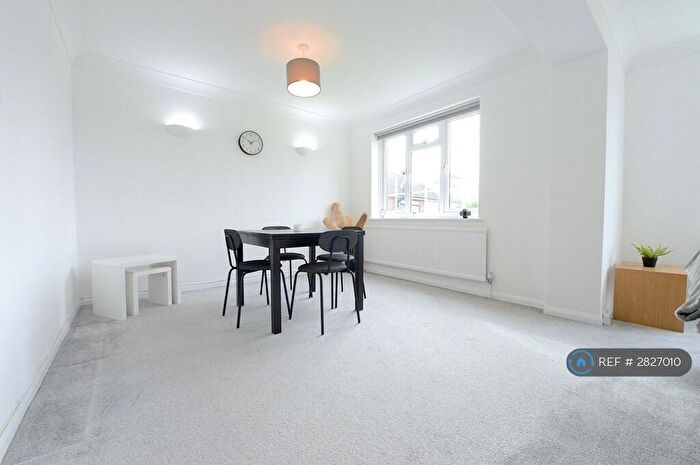 2 Bedroom Flat To Rent In Orchard Court, Bromley, BR2