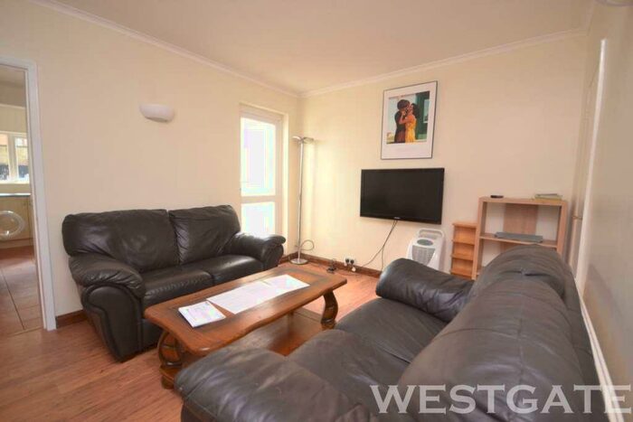 4 Bedroom Terraced House To Rent In Pitcroft Avenue, Reading, RG6