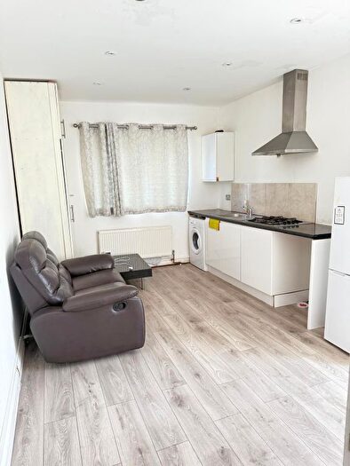 1 Bedroom Flat To Rent In Redclose Avenue, Morden, SM4