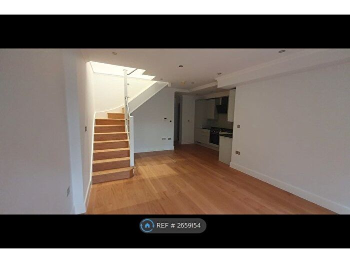 2 Bedroom Flat To Rent In Chatsworth Road, London, NW2