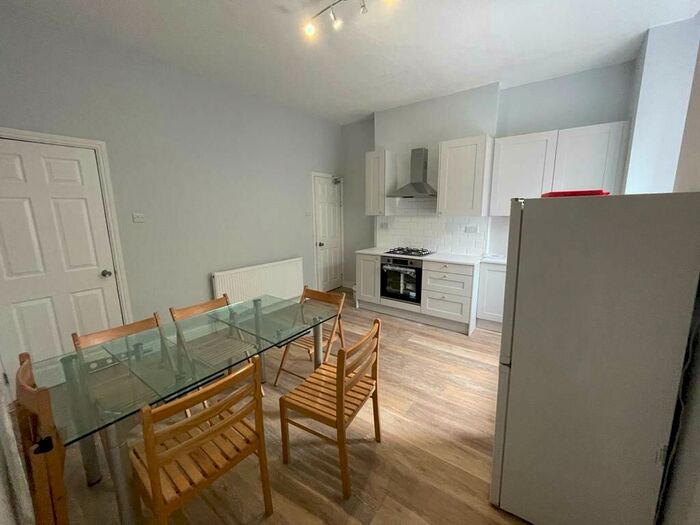 2 Bedroom Flat To Rent In Dickenson Road, Longsight, Manchester, M13