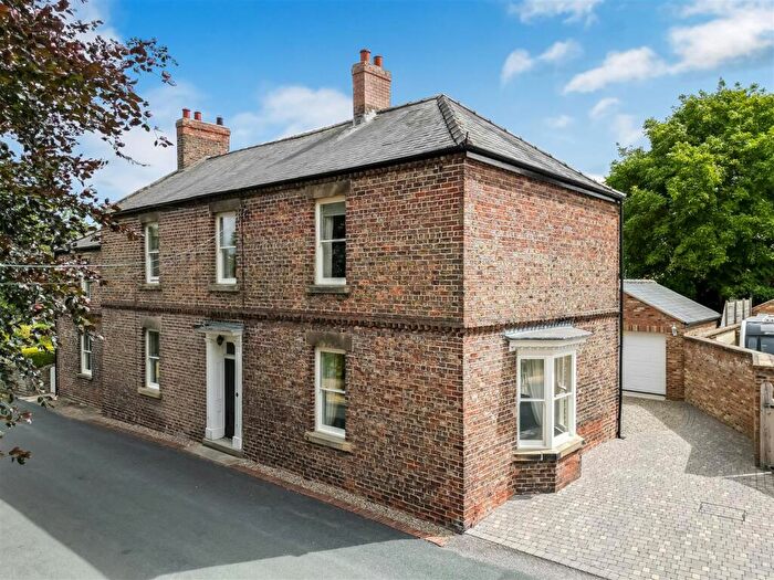6 Bedroom Detached House For Sale In Beckside, Catterick, DL10