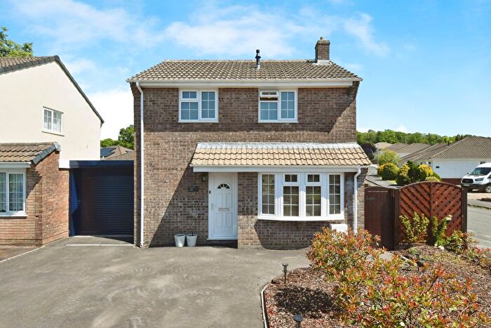 3 Bedroom Link Detached House For Sale In Heol Ceirios, Llandybie, Ammanford, Carmarthenshire, SA18