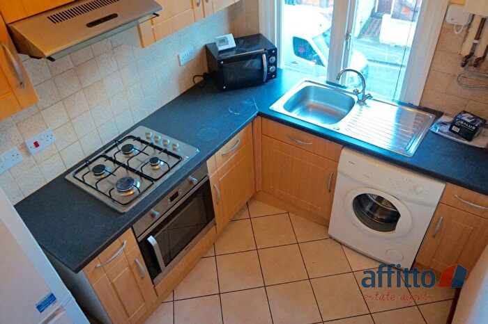 2 Bedroom Flat To Rent In Stockwood Crescent, Luton, LU1