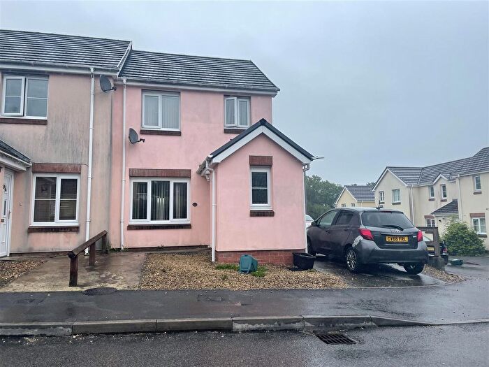 3 Bedroom Semi-Detached House To Rent In Fforest Fach, Tycroes, Ammanford, SA18