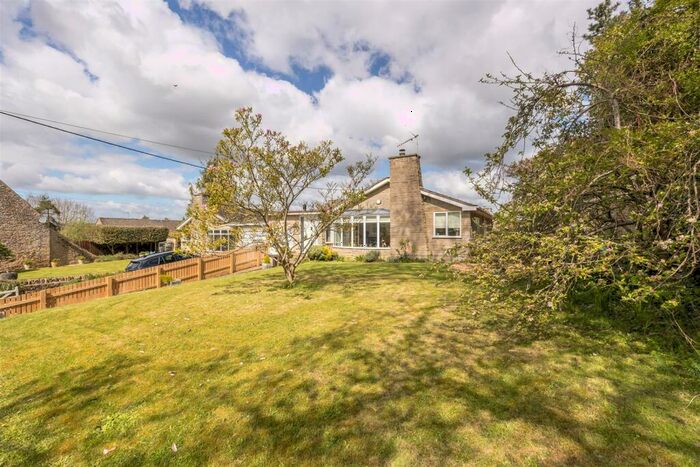 3 Bedroom Link Detached House For Sale In High Street, Upper Heyford, OX25