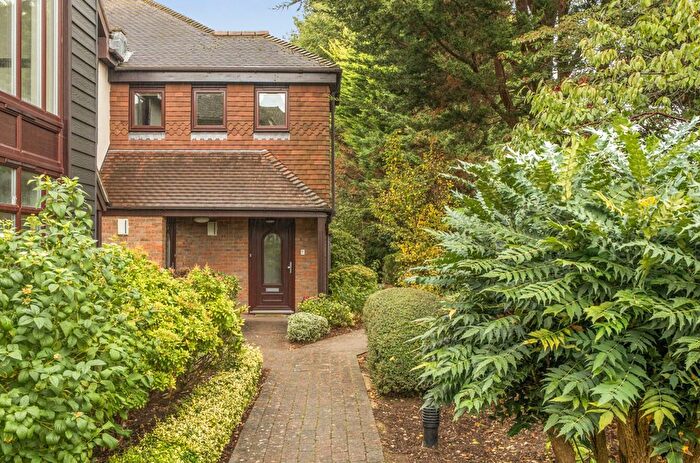 2 Bedroom Flat For Sale In Lavant Road, Bernardsgate, PO19