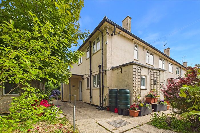 2 Bedroom Maisonette For Sale In Moredon Park, Moredon, Wiltshire, SN2