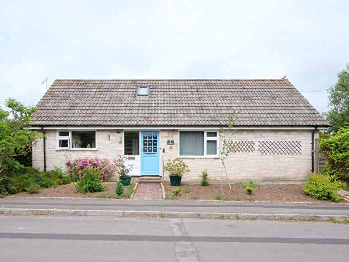 4 Bedroom Bungalow For Sale In Lovells Mead, Marnhull, DT10